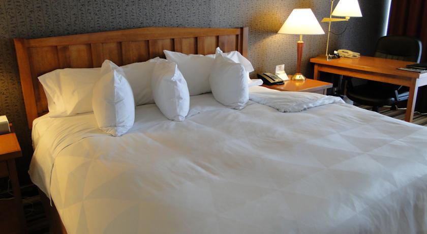 แคลเรียน โฮเต็ล แอนด์ คอนเฟอเรนซ์ เซ็นเตอร์ กัลกรี Hotel คาลการี ภายนอก รูปภาพ
