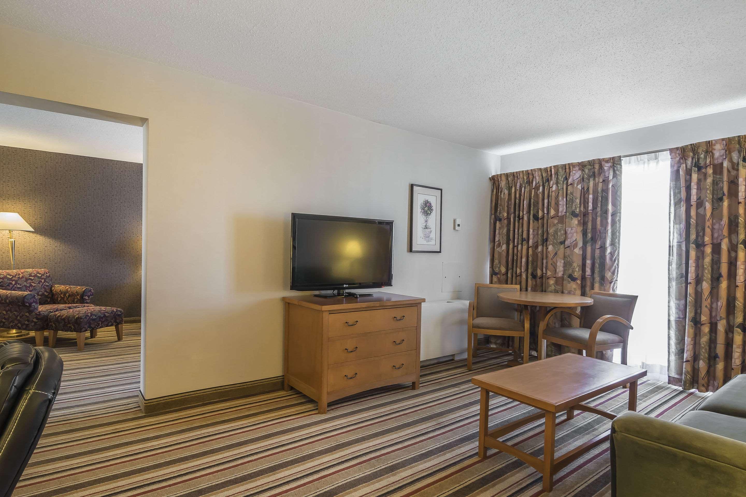 แคลเรียน โฮเต็ล แอนด์ คอนเฟอเรนซ์ เซ็นเตอร์ กัลกรี Hotel คาลการี ภายนอก รูปภาพ