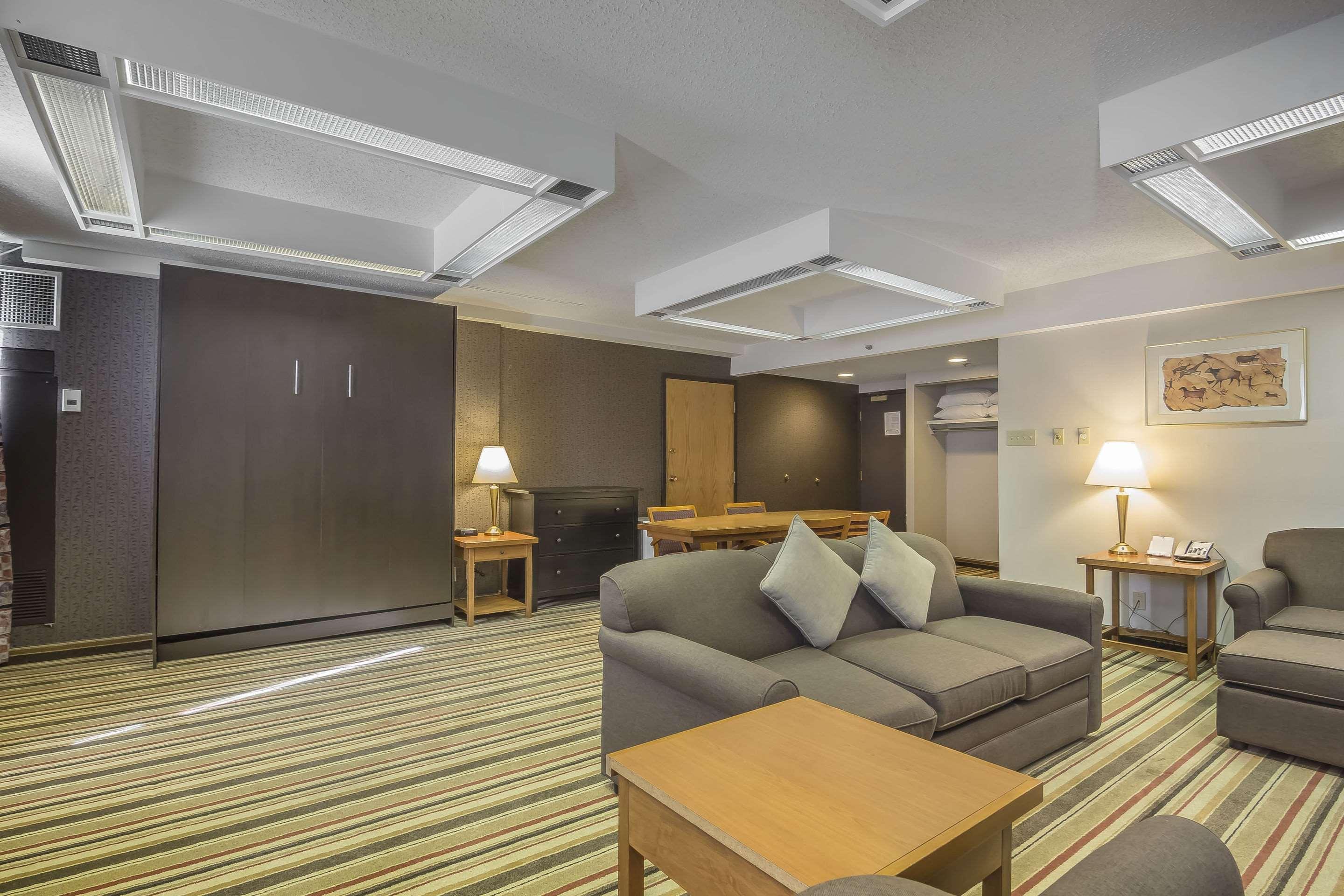แคลเรียน โฮเต็ล แอนด์ คอนเฟอเรนซ์ เซ็นเตอร์ กัลกรี Hotel คาลการี ภายนอก รูปภาพ