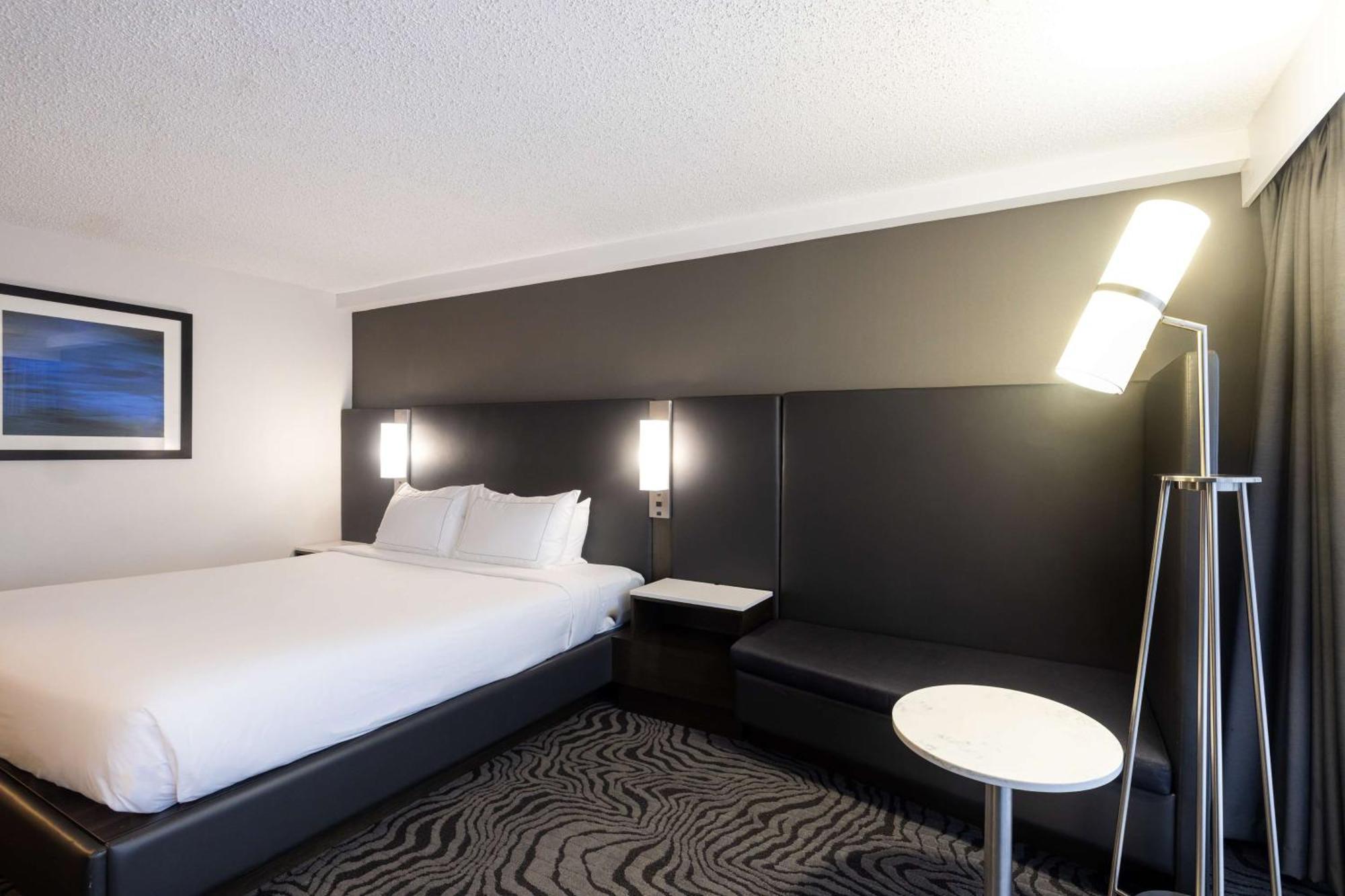 แคลเรียน โฮเต็ล แอนด์ คอนเฟอเรนซ์ เซ็นเตอร์ กัลกรี Hotel คาลการี ภายนอก รูปภาพ